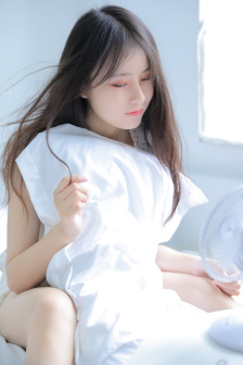 她很漂亮