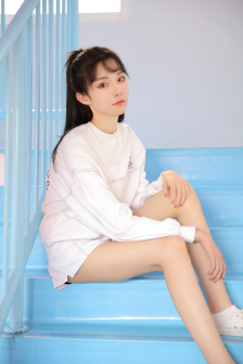 办公室的超短裙女教师美女